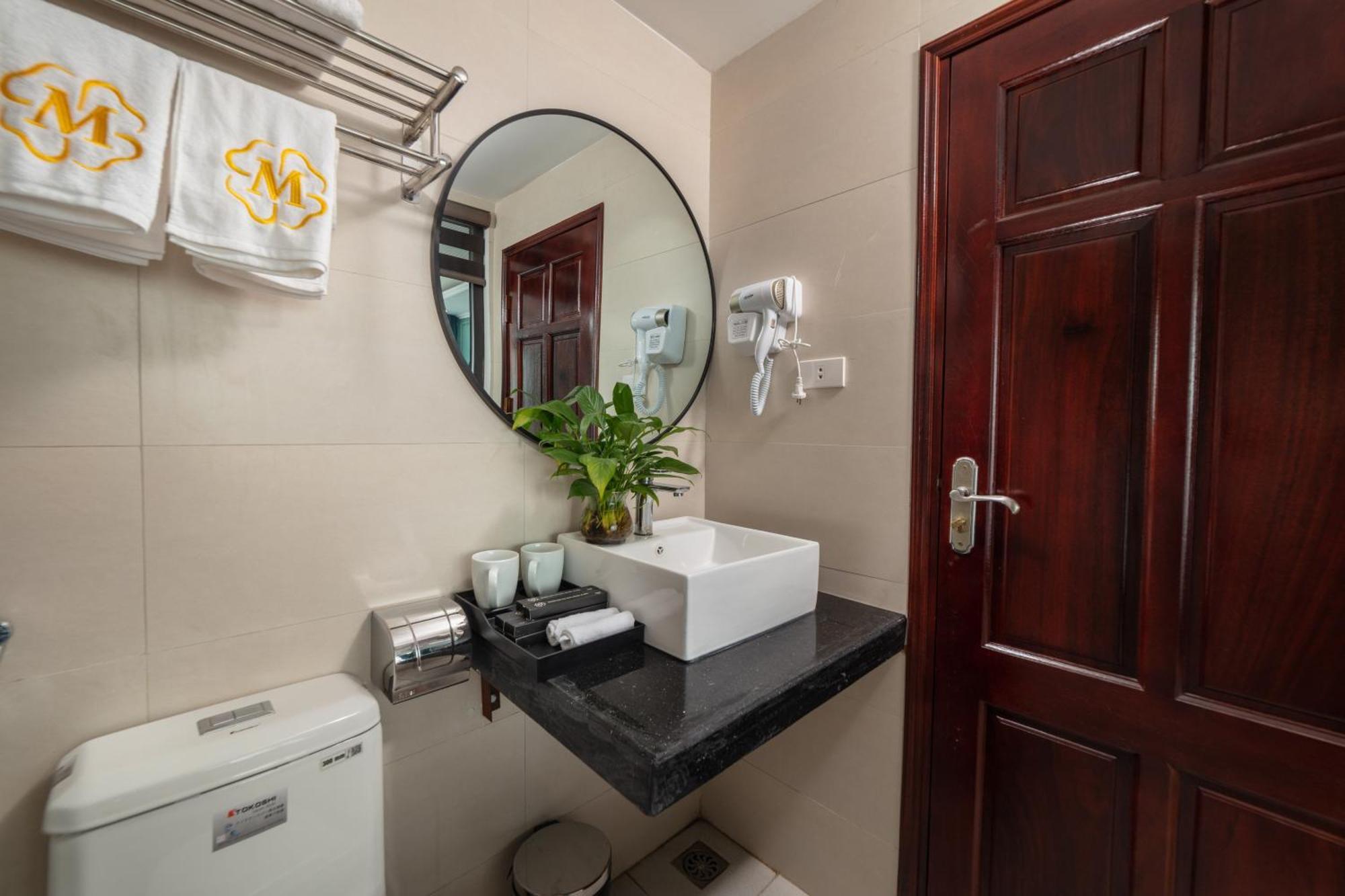 Madelise Adora Hotel & Travel ฮานอย ภายนอก รูปภาพ